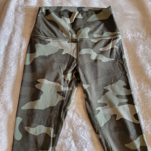 PINK Victoria's Secret Ultimate Leggings Camo High Waisted Small - Picture 4 of 6